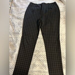 Calvin Klein pull on Skinny ankle fit pants. Size 12